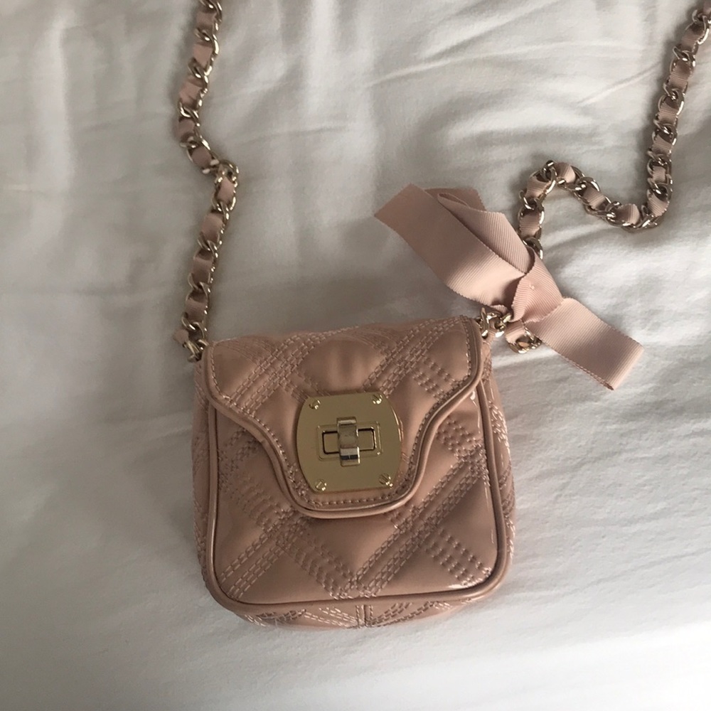 Adorable quilted patten leather bag!